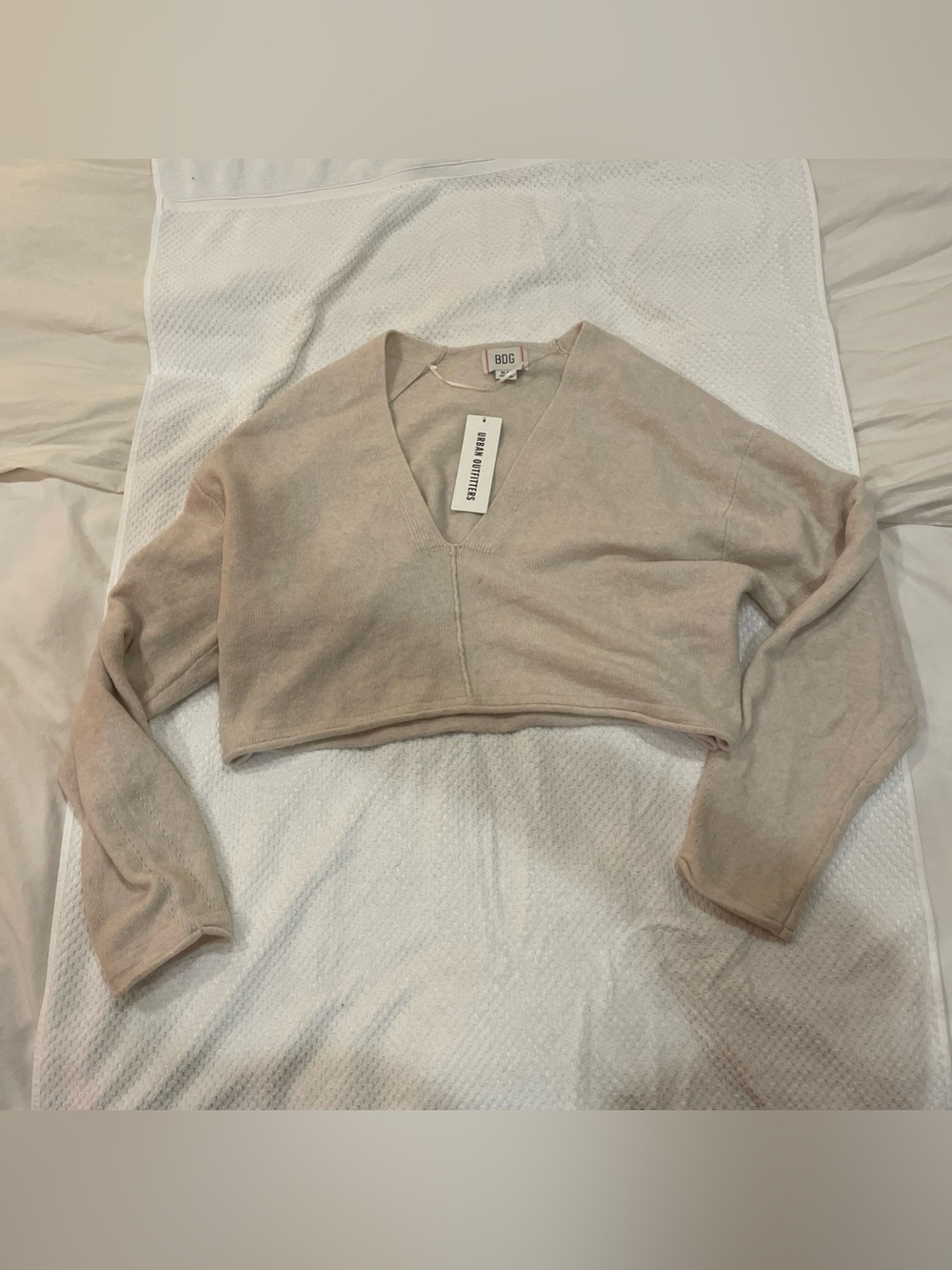 BDG Urban Outfitters Cropped V-Neck Sweater Women’s M Ivory NWT MSRP $65